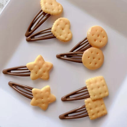 biscuit hairclips